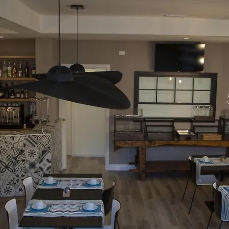 Hotel Luxmari &