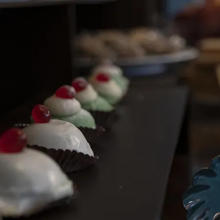 Szálloda Luxmari & 3*