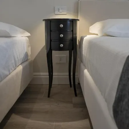 Luxmari & Szálloda 3*