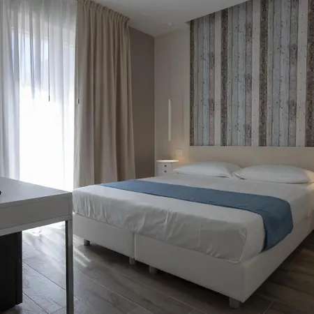 Luxmari & Szálloda 3*