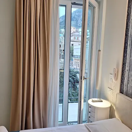 Szálloda Luxmari & 3*